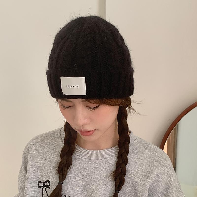 

Hat Women s Winter New Twist Knitted Hat Warm Ear Protection Small Versatile Baotou Cold Hat Wool Hat adult average size чорний