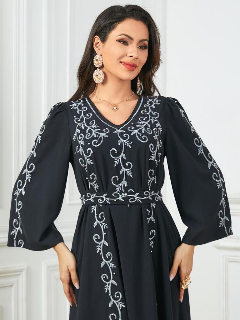 Dámské dlouhé šaty s výstřihem do V, s výšivkou a korálky - Elegantní muslimský róba