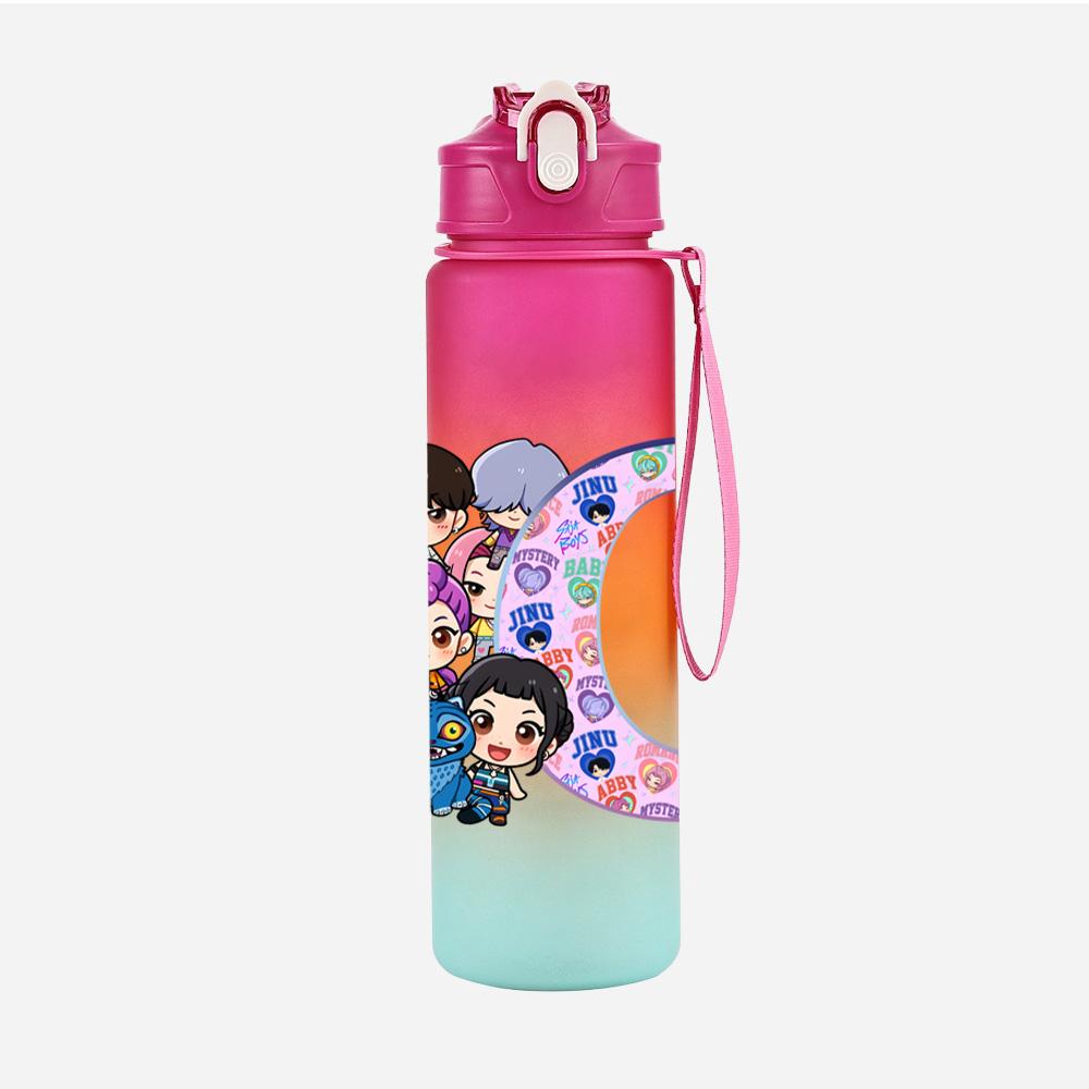 26 Lettere Inglesi K-Pop Demon Hunters Stampato 750ml Borraccia Grande Capacità Tazza da Bere Portatile Sport all'Aperto Tazza da Acqua Regalo per Bambini