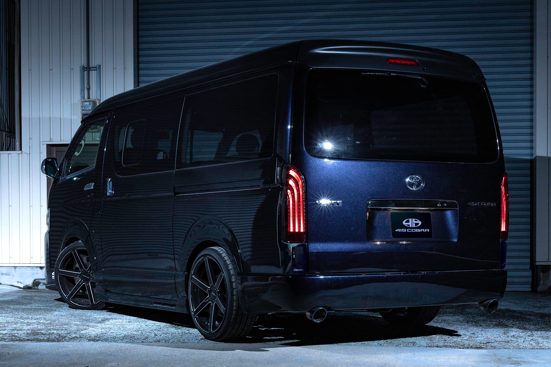 

Задняя угловая панель 200 Series Hiace 415 COBRA Тип 2 с сеткой ABS 209 Окрашенная (Черная слюда)