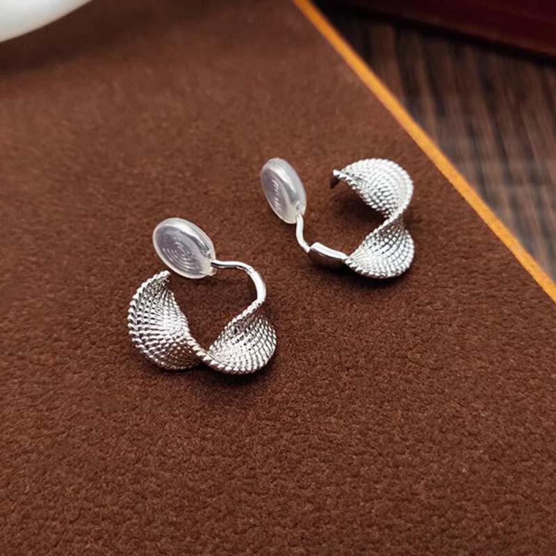 Elegant French Niche Twisted Metal Clip-On Earrings for Women Without Pierced Ears