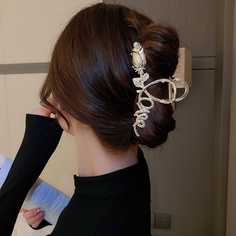 New Fashion Metal Love Star Claw Clip Elegant Hollow Hair Clips Crab Barrettes Hairgrip Hairpins For Women Hair Accessories Gift