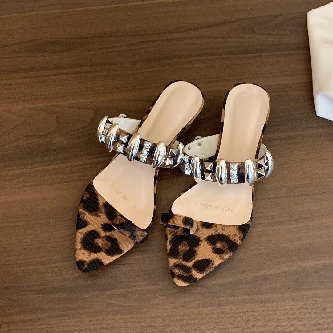 

Дизайнерские металлические слова с рукавом носком крутые тапочки женские носить ретро остроносые слова тапочки 40