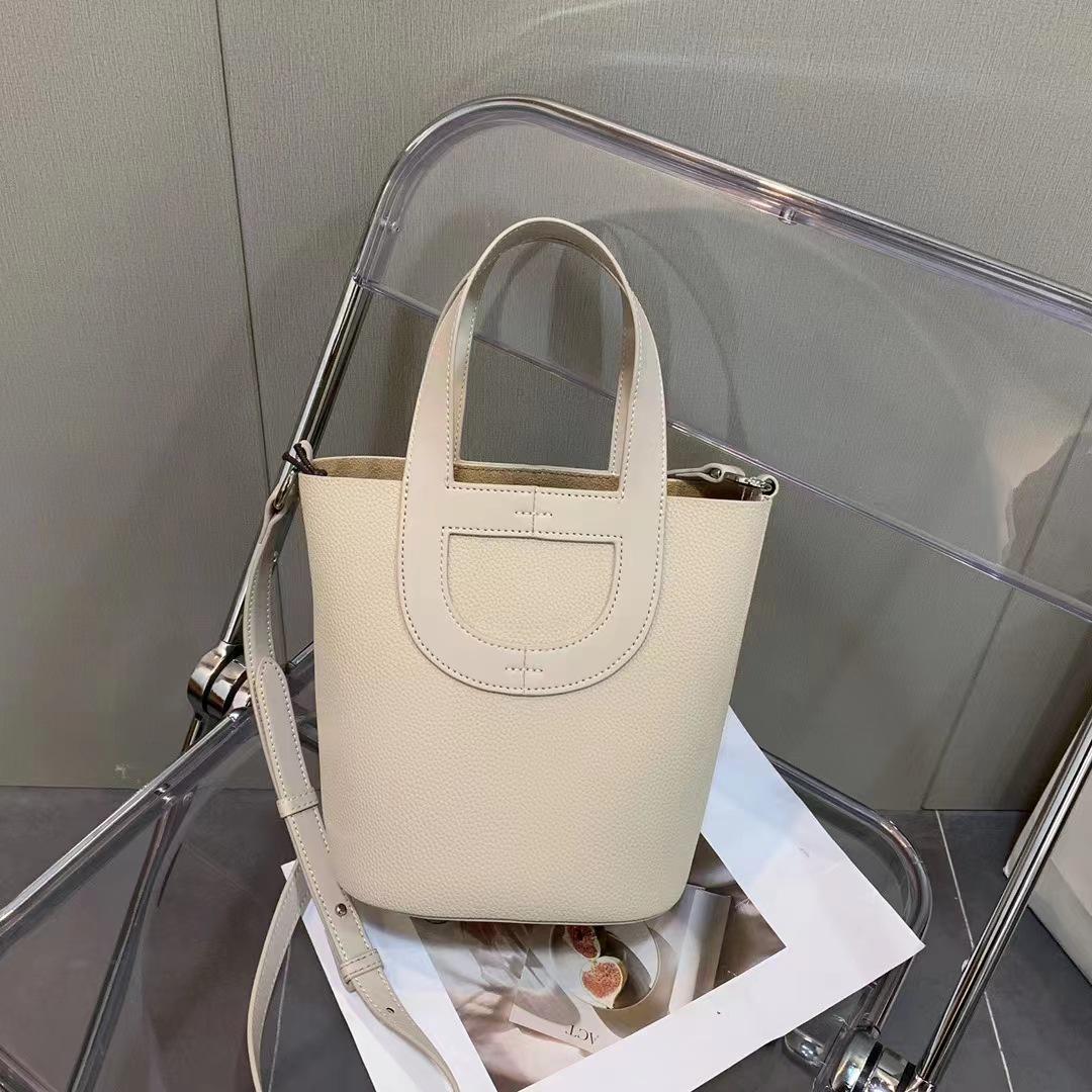 

Стильная сумка Pig Nose 2023 года: Высококачественная корзина для овощей из премиальной коровьей кожи. Модный тренд 18x22 cm