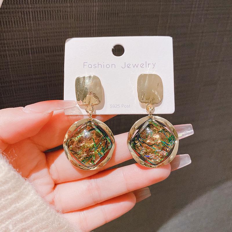 

Серьги из смолы с зелеными бриллиантами в средневековом стиле: Модный, Персонализированный и Роскошный. зелёный