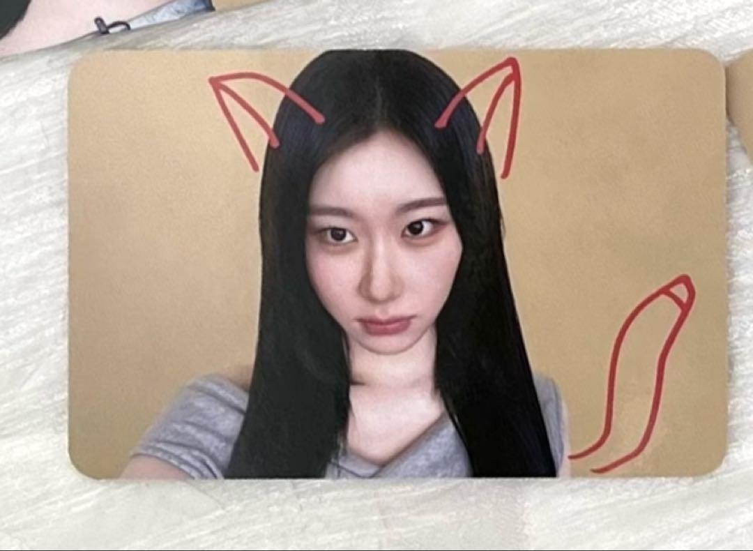 

[USED] itzy Chaeryeong GWBG makestar Lakidro Limited Trading Card B