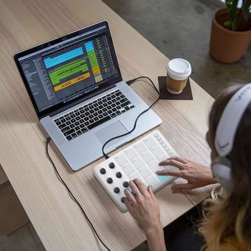 Btuty MIDI Controller Strike Pad, RGB Backlit MIDI Keyboard with Bluetooth Connection, Low Latency, 3.5mm Output Interface, 16 Strike Pads, 8 Assignab