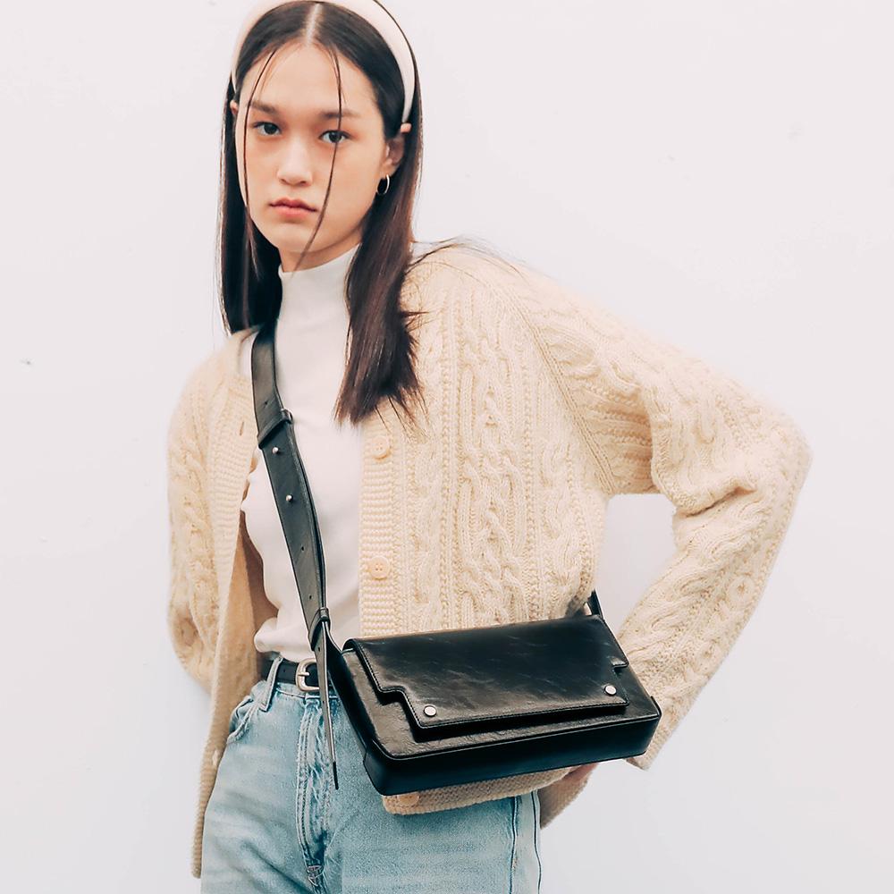 

Сумка FIND KAPOOR Mark 26, жатая, черная 1010819