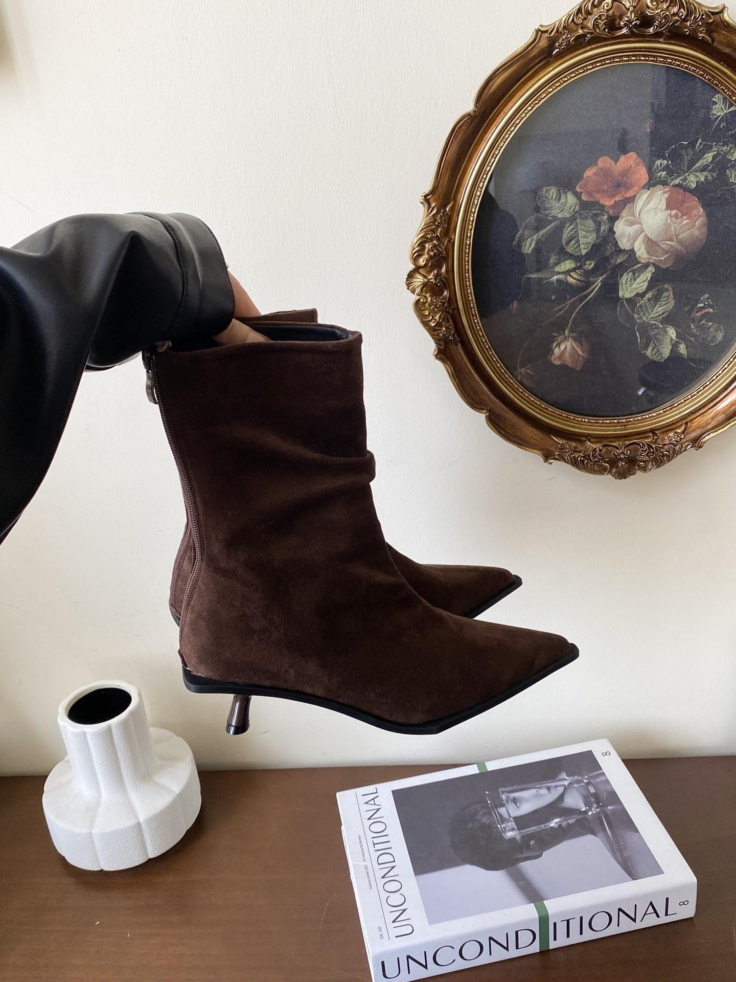 

2025 новая модная нишевая дизайнерская модель коротких ботинок, осенние эластичные тонкие ботинки с острым носком и тонким каблуком, женские ботинки 39 темно-коричневого