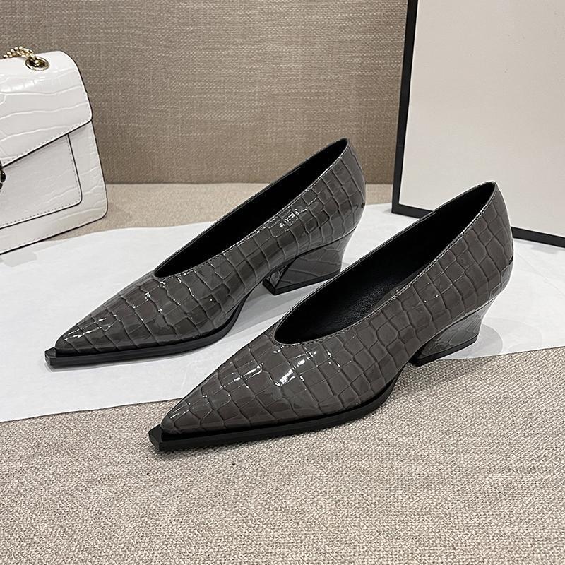 2025 Summer New Slope Heel Pointed Toe V Mouth Women's Single Shoes Black 4cm Women's Middle Heel Retro Granny Shoes