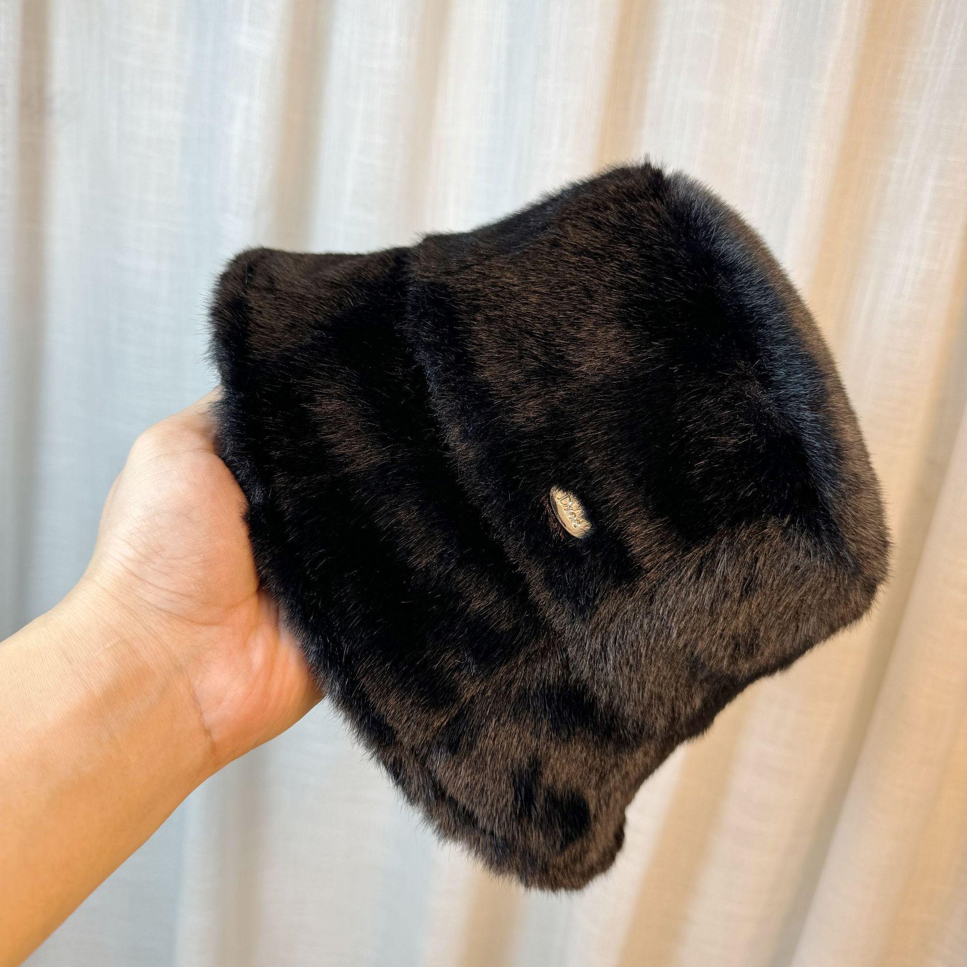 

Новая утолщенная защита ушей теплая шляпа рыбака, подчеркивающая лицо, маленькая, повседневная, универсальная шляпа-ведро, тренд one size