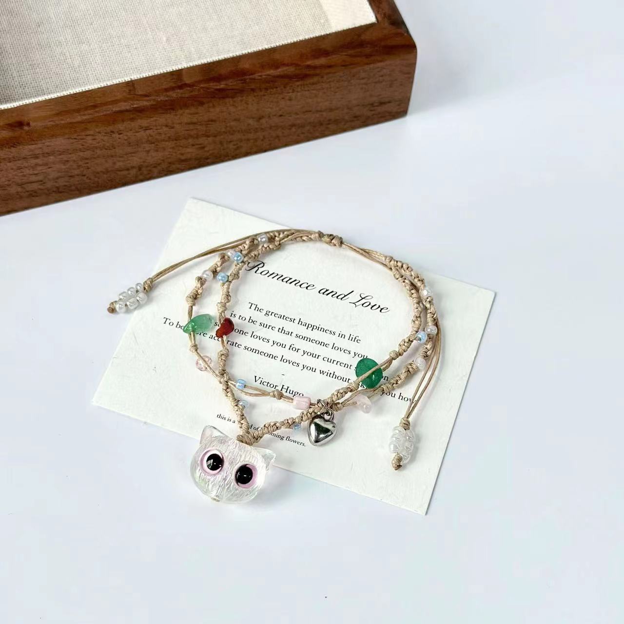 

Свежий и очаровательный плетеный браслет с кошачьим узором для женщин, подарок и для повседневной носки белый