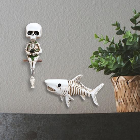 Veggskjelettstatue Fiske Menneskeskjelettfigur med Hai Gotisk Resin Veggdekor Fisker Skjelett for Halloweenfester