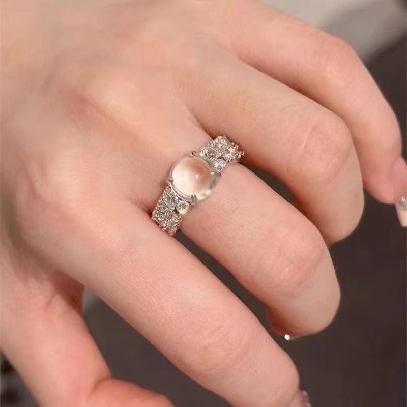 Light Luxury Antique Style Inlaid Elliptical Natural Ice Chalcedony Rings for Women Elegant and Fashion Gentle Style Jewelry