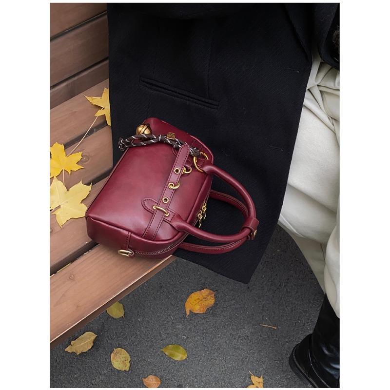 New retro small bag, interpretation of high fashion style!