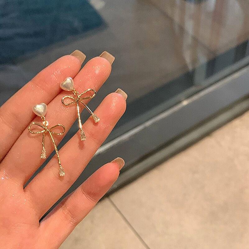 Rhinestone Butterfly Tassel Asymmetrical Earrings – Elegant Minimalist Light Luxury Design