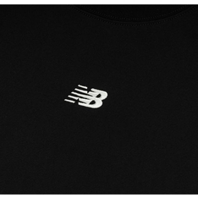 ★New Balance★ NBNGF21403 UNI ESSENTIAL SMALL LOGO NACITY W New Balance Uni EssenTial CenTer Logo ShorT Sleeve T shirT