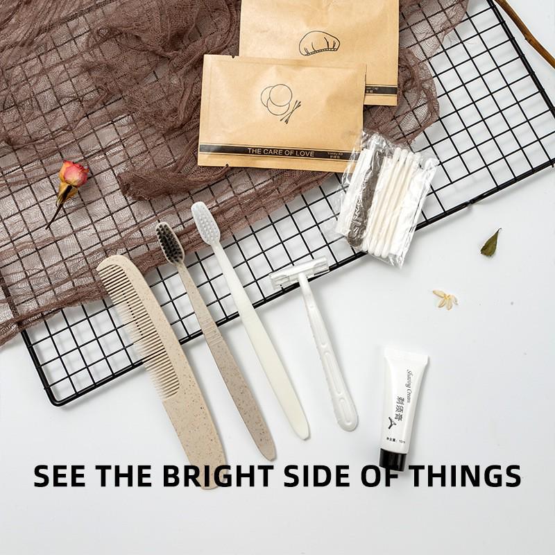 Pungă de Hârtie Kraft B&B Set de Articole de Toaletă Hoteliere de Unică Folosință: Periuță de dinți, Pastă de dinți, Gel de duș.