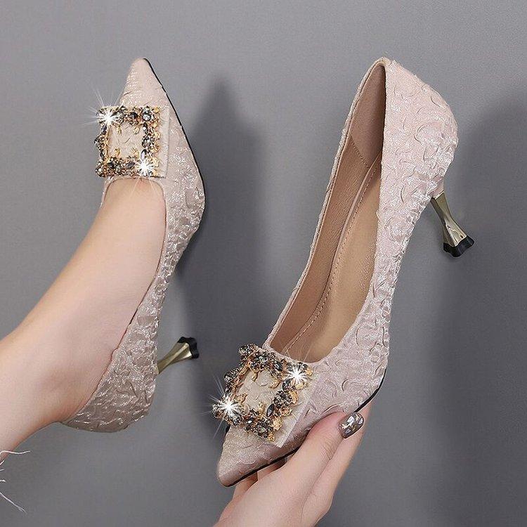 

Xiaoxiangfeng корейская версия высоких каблуков со стразами и квадратной пряжкой, весна 2025 года, новые остроносые женские туфли, темпераментные профессиональные одиночные туфли для женщин 41