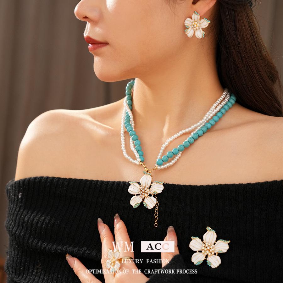 Female Medieval Bead Oil Drop Flower Collarbone Necklace