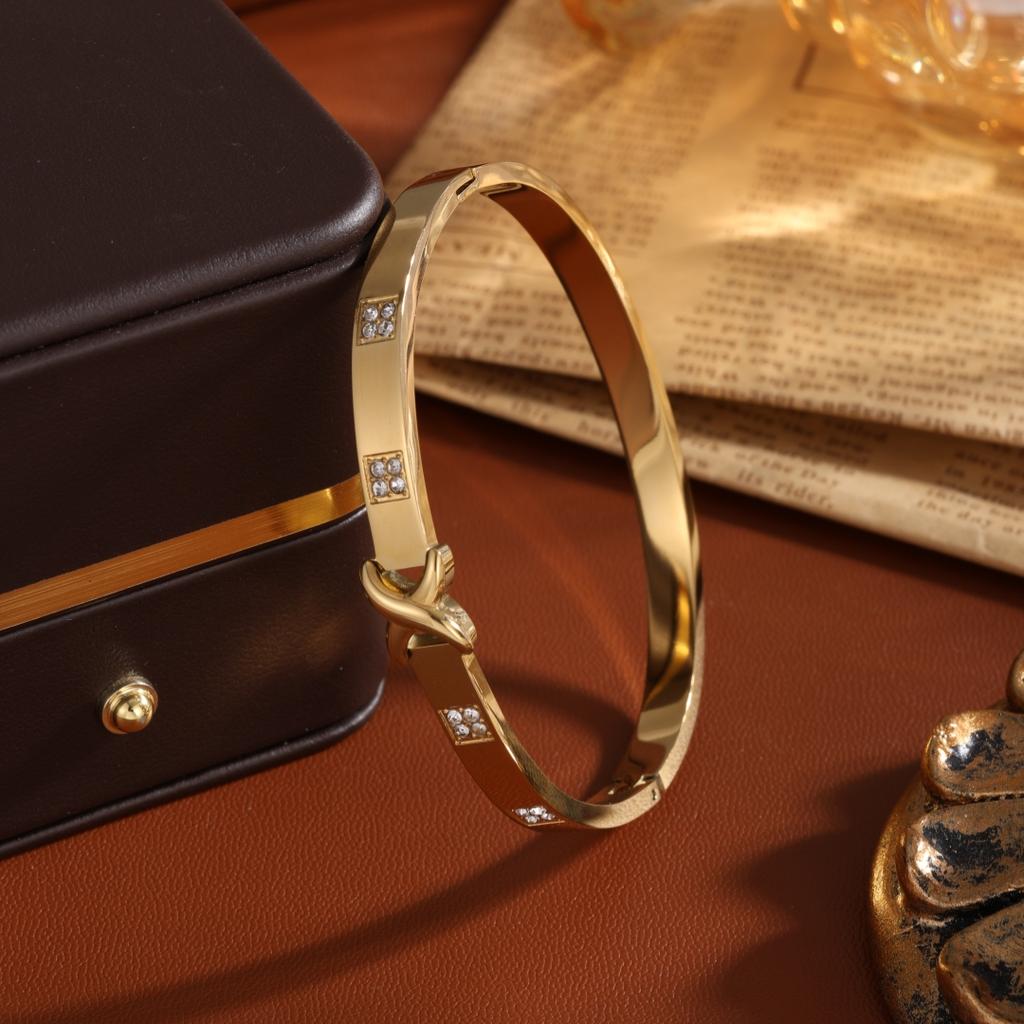 Htpwe Stainless Steel Letter X Inlaid Zirconium Bracelet Women Plated 18k Gold Couple Holiday Gift Bracelet Party Daily Zircon