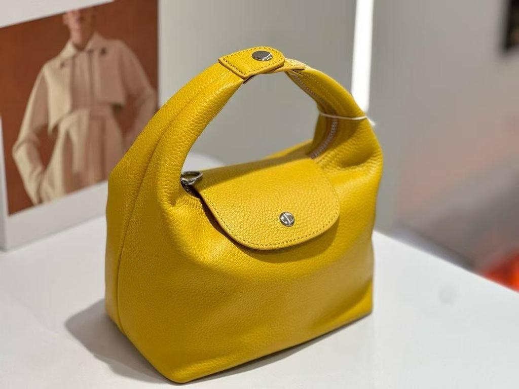 Women's 2025 Genuine Leather Dumpling Bag - Fashionable Versatile Tote with High-End Design and Large Capacity