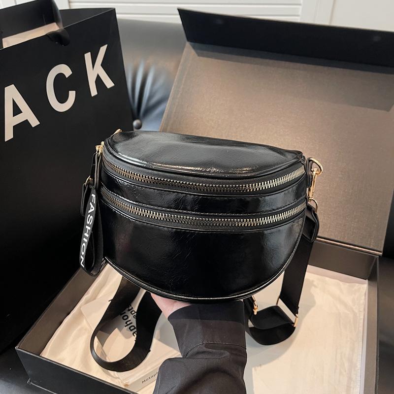 Today's popular small bags women's bags autumn and winter new niche versatile messenger bags sports style saddle bags