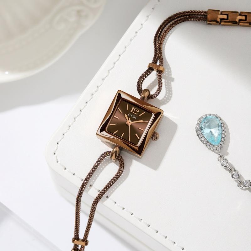 New Goldie niche women's watch simple small square plate alloy bracelet watch women's antique quartz watch