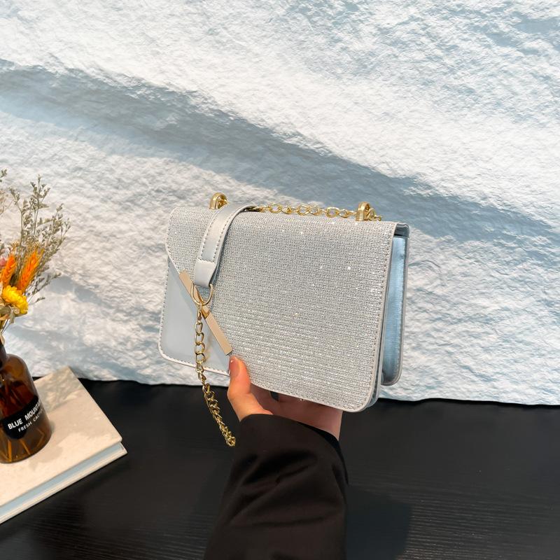 Foreign Style Winter Fashion Popular Chain New Shoulder Bag Women's Light Luxury Commuting Versatile Simple Messenger Bag