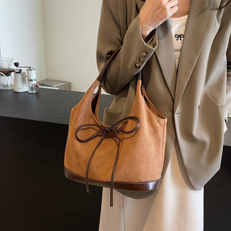 

Retro matte large capacity bag women s new Maillard texture shoulder bag niche bow commuter tote bag