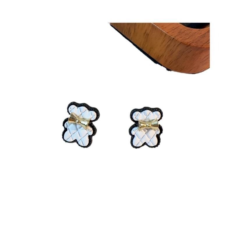 Cute Bear Earrings Simple Elegant Autumn Winter Women's Fashion Jewelry Small Size Personality Design Sensation Ear Jewelry