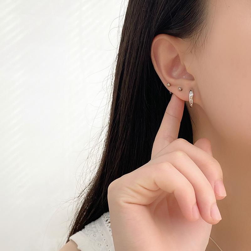 Commuter Zircon Glossy Ear Buttons for Women Simple and Cold Style High-end Personalized Earrings