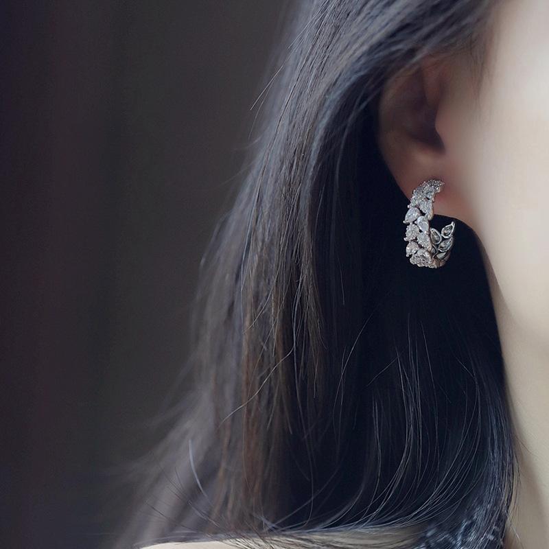 Exquisite Fashion High-end Sense Inlaid Zircon Temperament Elegant C-shaped Earrings for Women Daily Wear Wedding Party Zircon