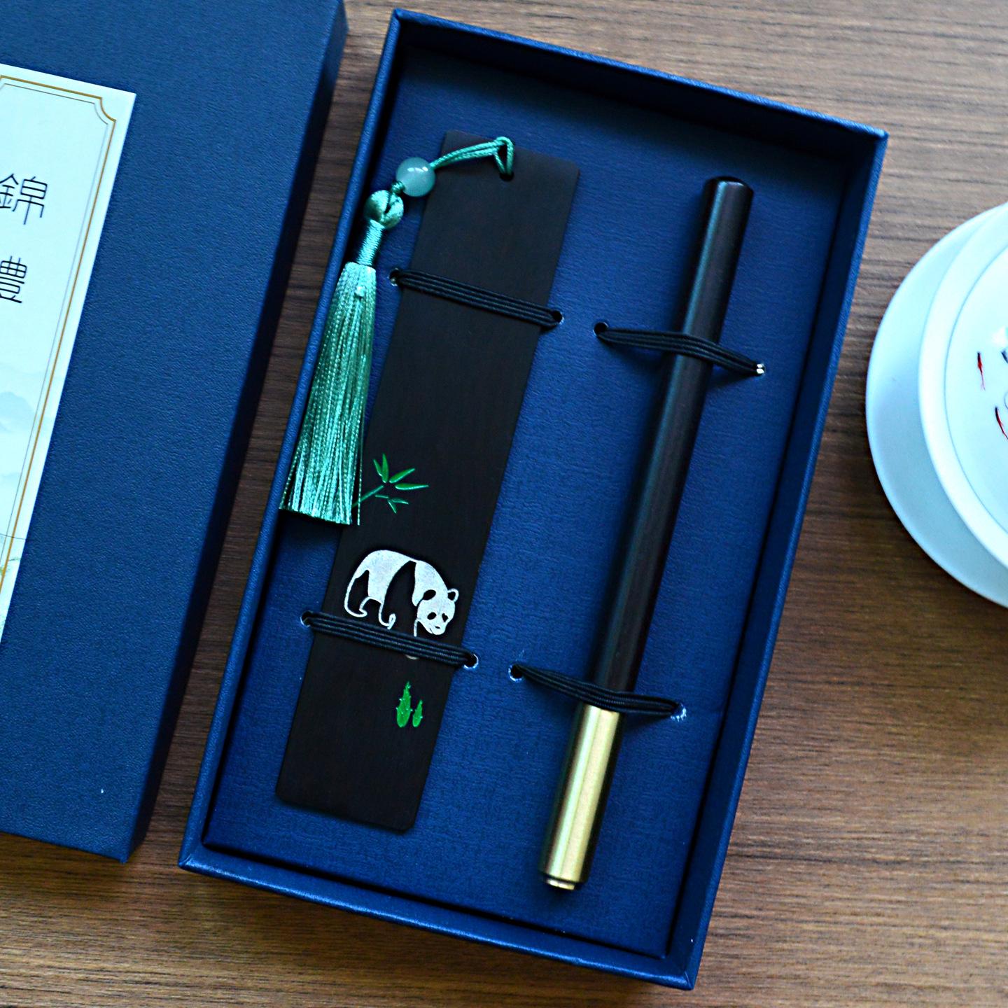 Chengdu Panda Cultural Souvenirs: Creative Christmas Gifts with Chinese Charm for International Clients.