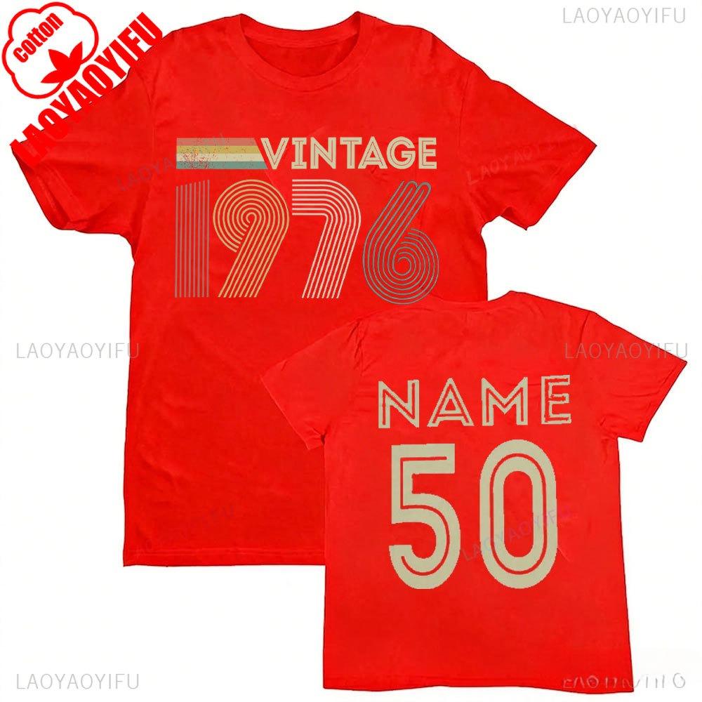 Koszulka na 50. urodziny z 1976 roku z personalizacją na 2026 rok. Pomysł na prezent z własnym imieniem. Letnie, oddychające koszulki. Nostalgia, retro.
