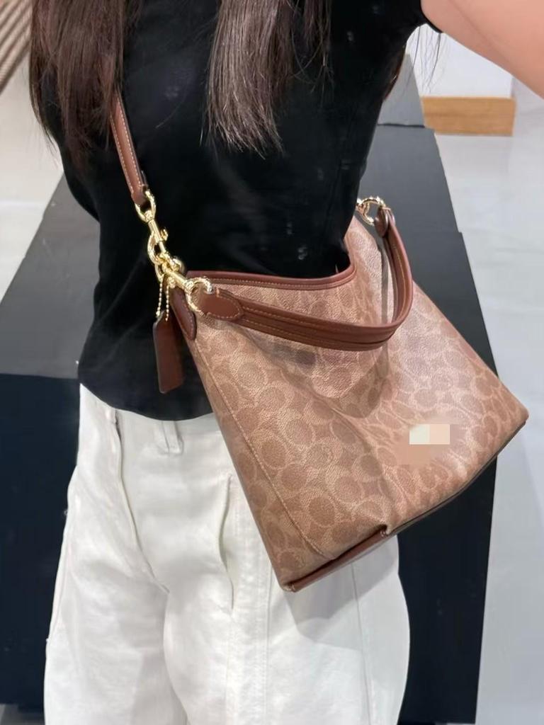 Coach Laurel Hobo Bag: Versatile, Large-Capacity Shoulder, Crossbody, and Handbag for Women.
