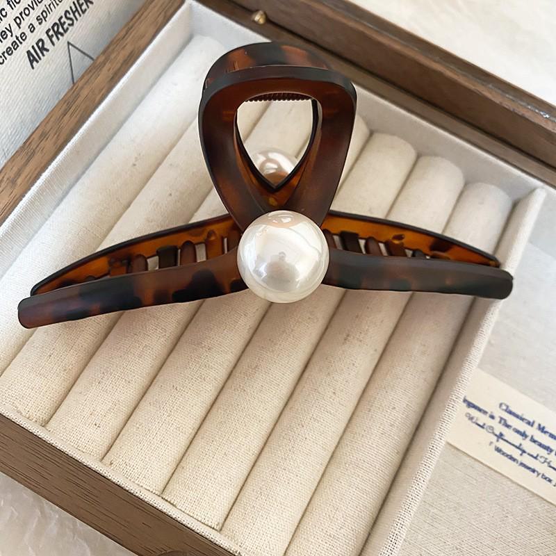 Maillard Large Acrylic Round Hairpin Clip - Versatile Shark Clip for Daily Use