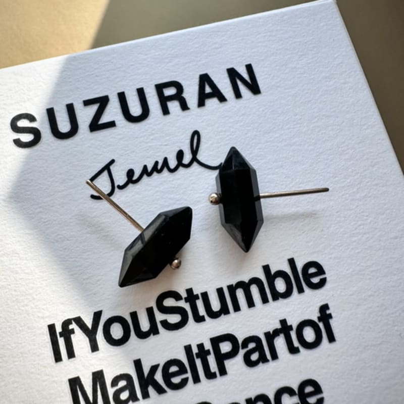 SUZURAN sable seed earring_black tourmaline