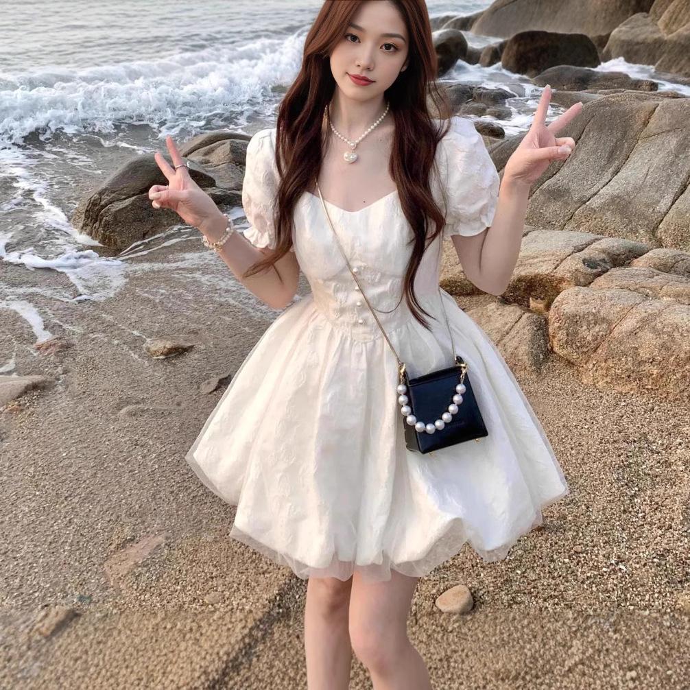 Elegant French Patchwork Puff Sleeve Dress: Floral Bud Skirt for a Sweet and Spicy Princess Look