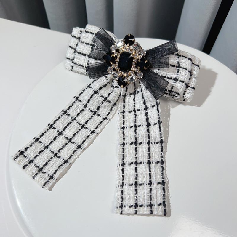 

Elegant Korean Style Rhinestone Bow Tie Brooch For Adult Gift And Formal Wear білий