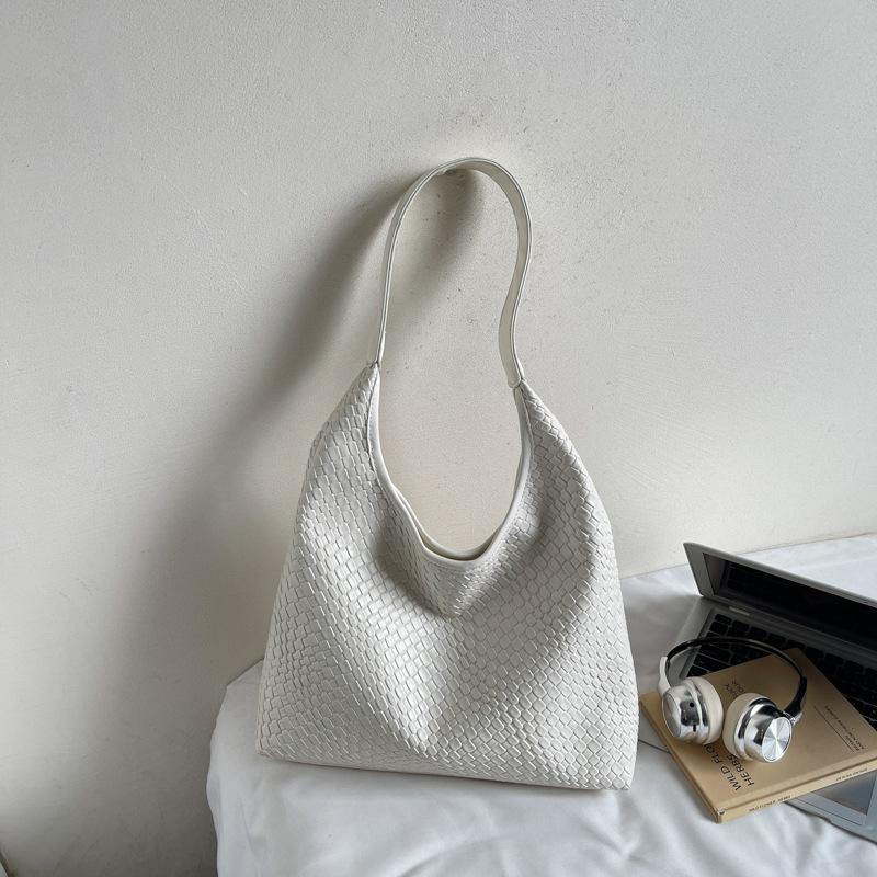 Simple Casual Retro Large-capacity Bag Women's Autumn New Popular Shoulder Bag Woven Bucket Bag