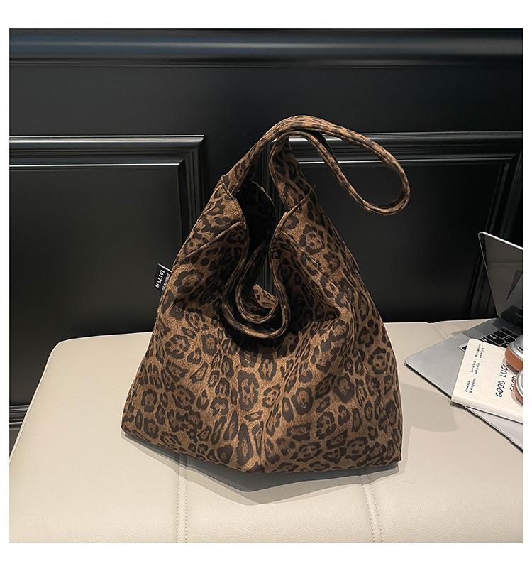 2025 New Retro Flannel Bag Women's Large-capacity Fashion Trend Autumn Shoulder Bag Lazy Wind Tote Bag Tide