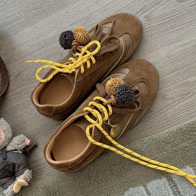 

Осень 2026 Новые дизайнерские стильные универсальные женские кроссовки тренд повседневные кеды удобные мягкая подошва женские кроссовки 35 коричневый