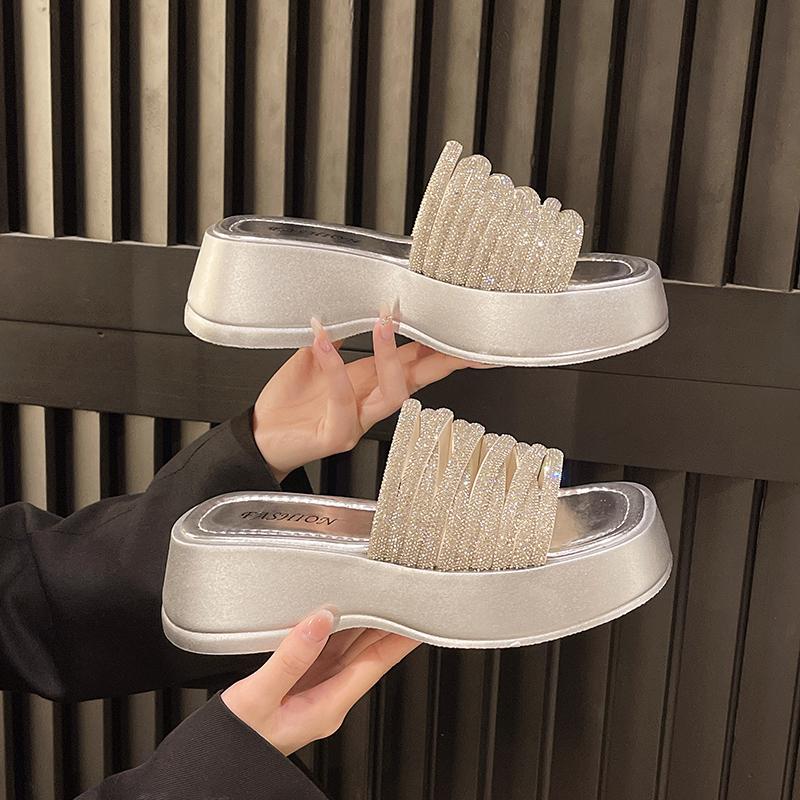 2024 Summer Network Red Slippers Women's Non-slip Sponge Platform Flip-flops All Matching Diamond Beach Shoes