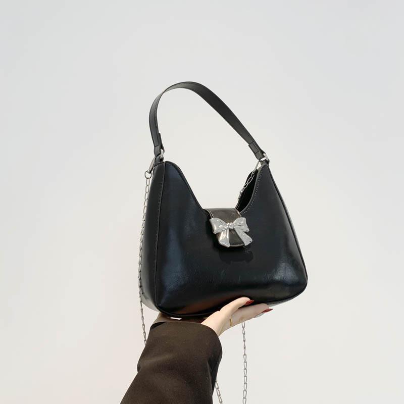 

Популярная в этом году модная сумка-бабочка в корейском стиле, нишевая текстура, весна 2024, новый тренд женской сумки на одно плечо под мышкой чёрный