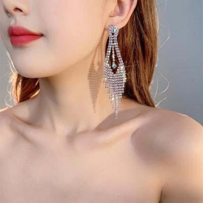 Boucles d'oreilles longues super étincelantes mode européenne et américaine pour femmes, clous de tempérament luxueux, vente directe d'usine
