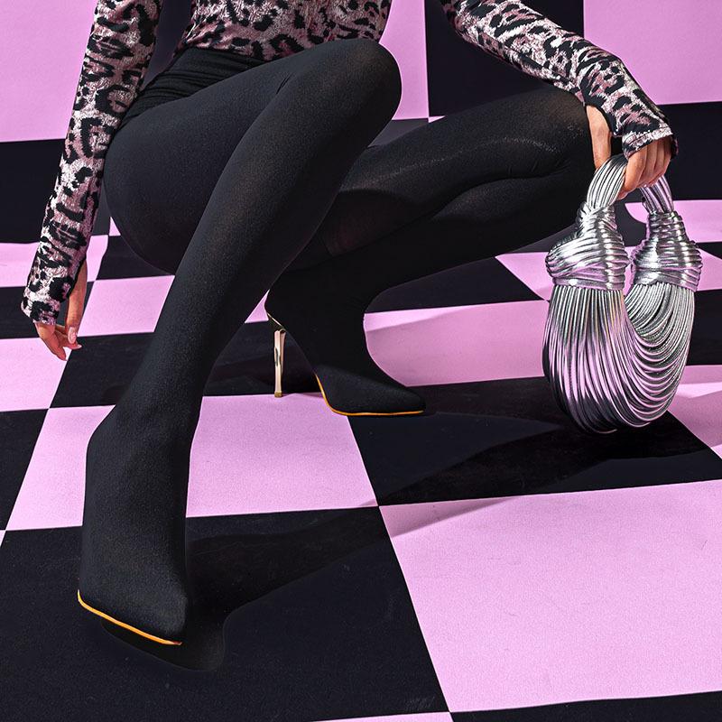 Soaking shoes on the bed, fun and thin artifact, leggings, pointed toes, stilettos, pantyhose shoes, female sexy lady high heels