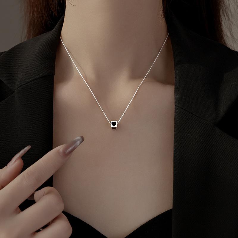 Elegant Heart Cube Necklace: Exquisite High-End Fashion for Women