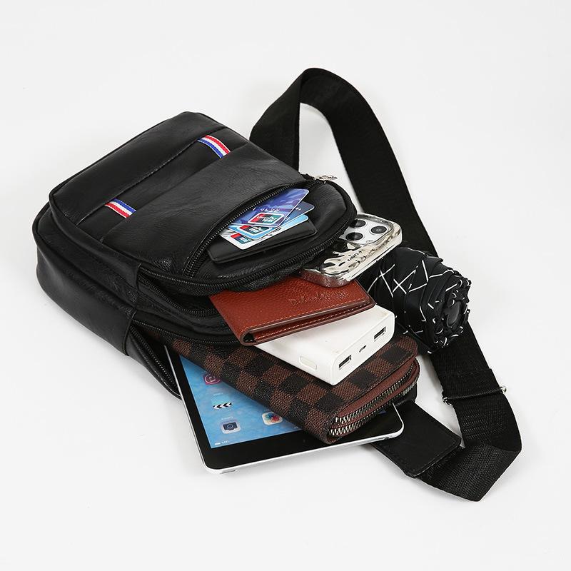 PU Brystveske Herre Brystveske Messenger Bag Fritid Sport Vanntett Utendørs Koreansk Versjon av Trenden med Herre Messenger Bag.