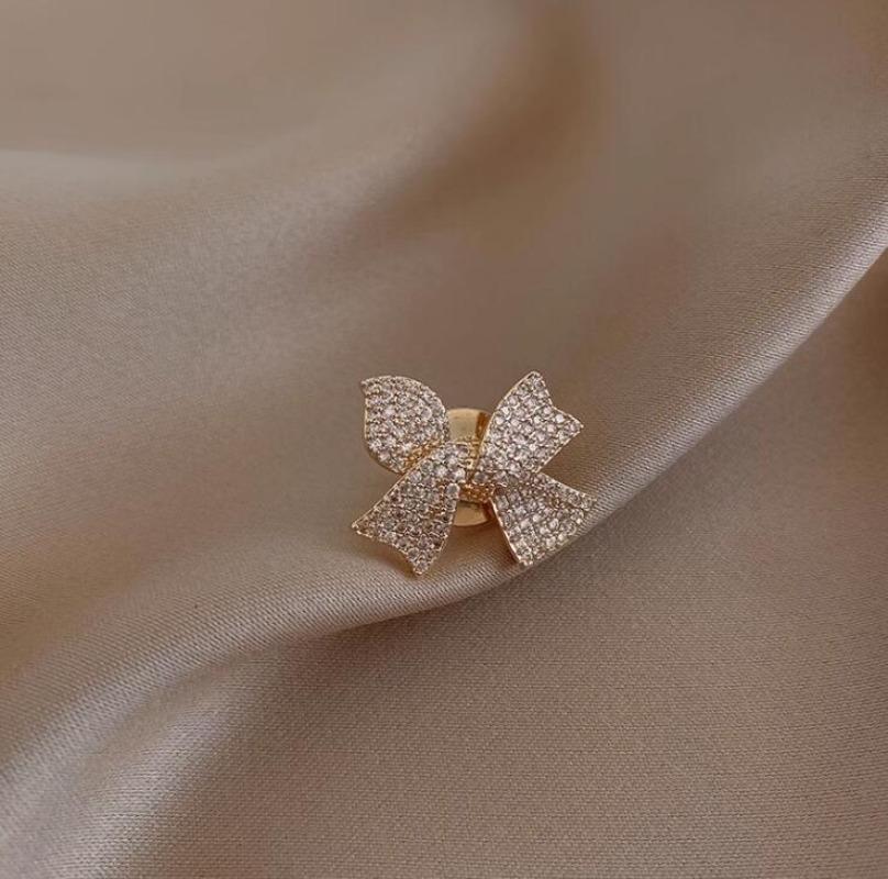 Fashion Retro Alloy Big Brooch Bow Pin Temperament Versatile Clothing for Women Jewelry